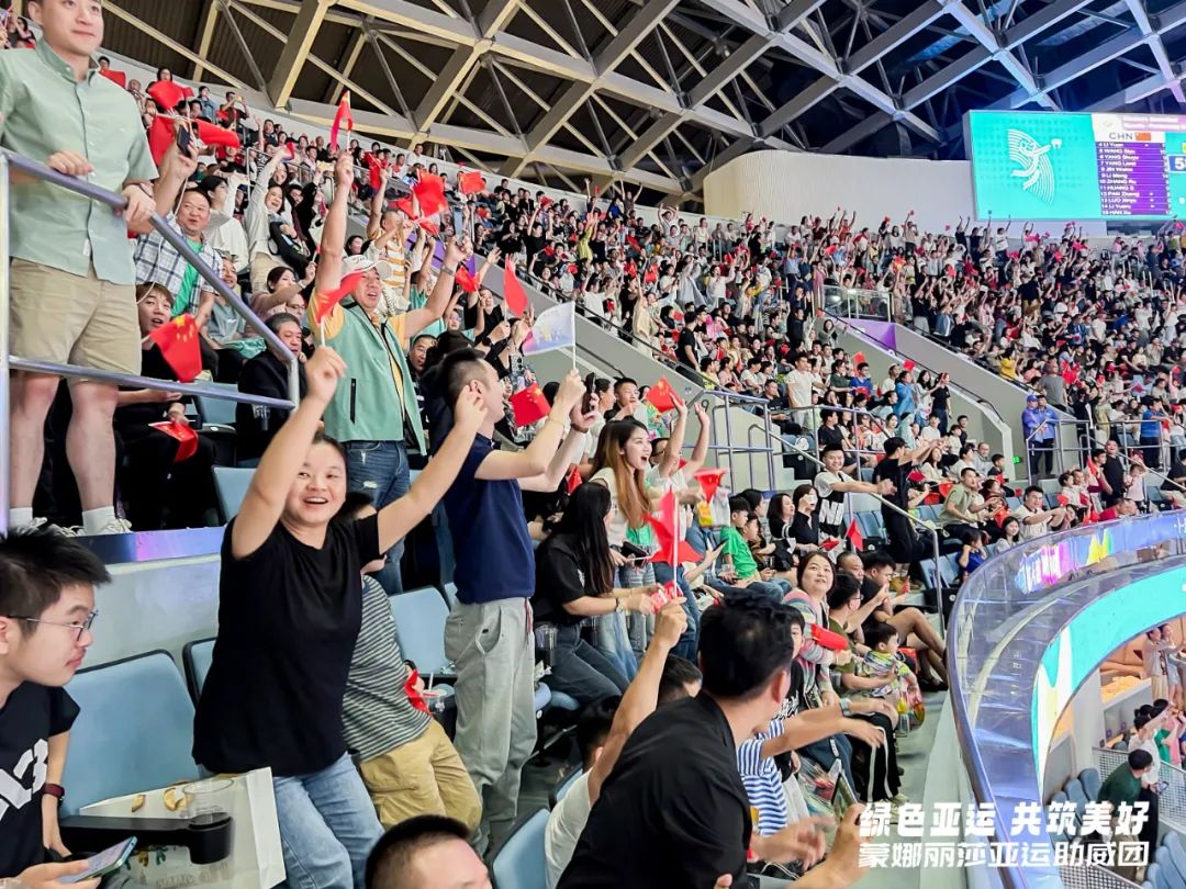 穆古鲁扎迎来五赛季出色发挥，独行侠观众热烈欢呼！观众掌声雷动(霍雨浩抢走唐舞桐初吻)