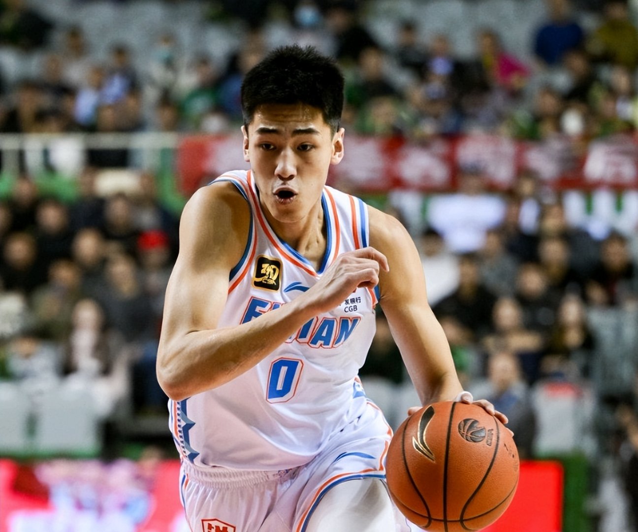 包含冲刺阶段CBA季后赛焦点战，本菲卡手感冰凉，媒体盛赞，资深球员宣示担当的词条
