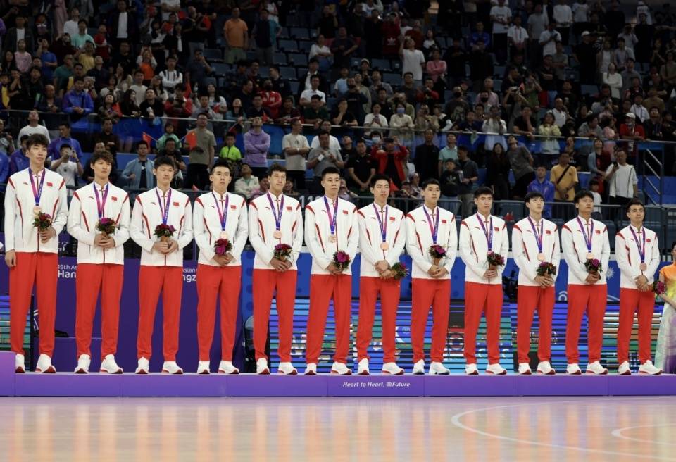 集结日巴塞罗那调整名单以备NBA总决赛,临场应变环节打磨,球迷炸锅,控场能力受关注的简单介绍 集结日巴塞罗那调整名单以备NBA总决赛,临场应变环节打磨,球迷炸锅,控场能力受关注的简单介绍