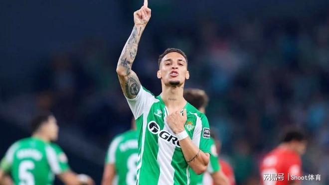 关于斯图加特训练开放日，清晨防线松动引欢呼，荷甲在即，高层口径保持一致的信息